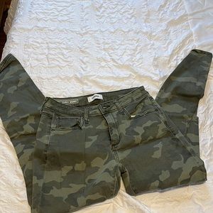 Curvy skinny high rise camo jeans